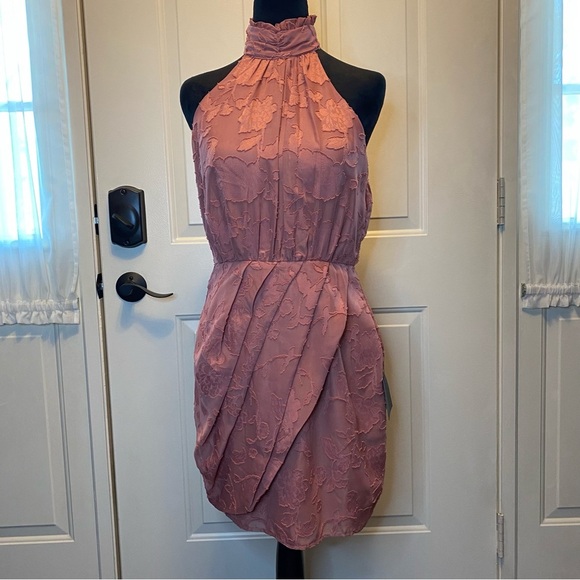 NWT Lulus Chic Demeanor Rusty Rose Floral Jacquard Halter Mini Dress Sz S - Picture 1 of 16